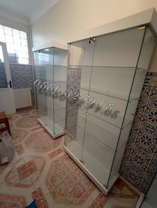 Vitrine et présentoir d'exposition