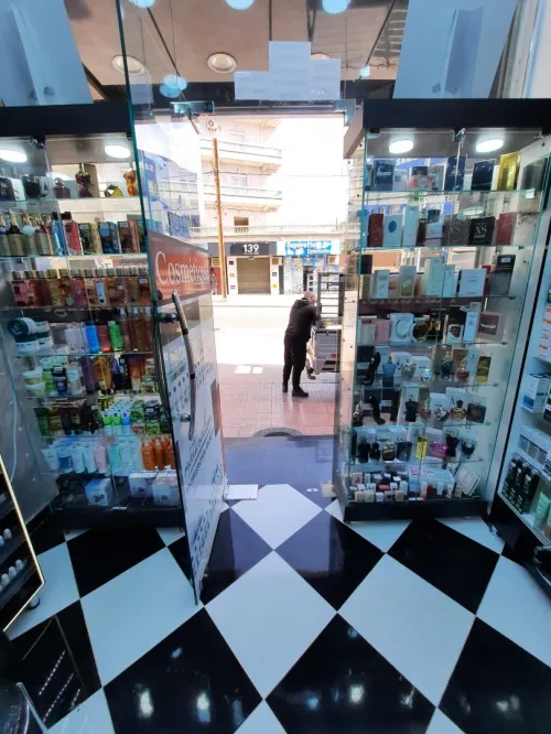 Vitrine et présentoir d'exposition