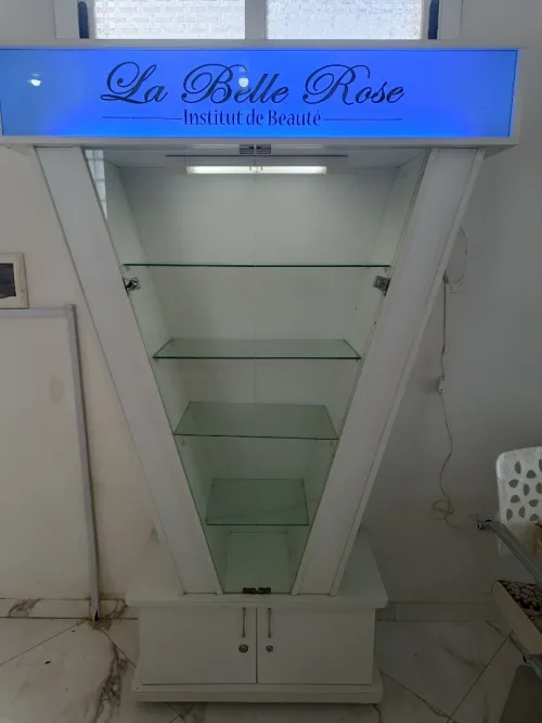 Armoire salon de beauté 