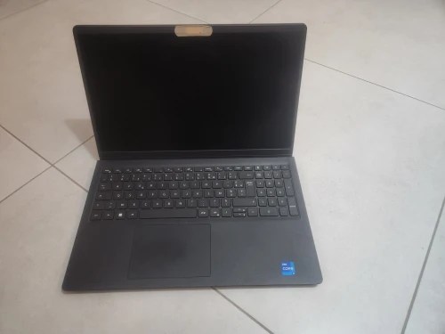 DELL VOSTRO 3520 Intel Core i7-1255U 12 Mo . à 4,70 GHz 8GB 512GB SSD 15.6 FULL HD 120Hz MX550
