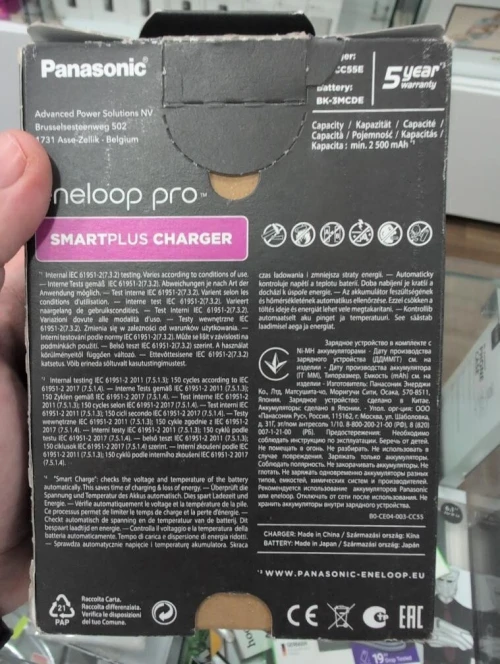 Pile rechargeable panasonic  +  Chargeur Pro SmartPlus, pour 1 à 4 piles rechargeables AA/AAA, 2 heures de temps de charge, 10 fonctions de sécurité, 4 piles Eneloop Pro AA incluses (2500 mAh),