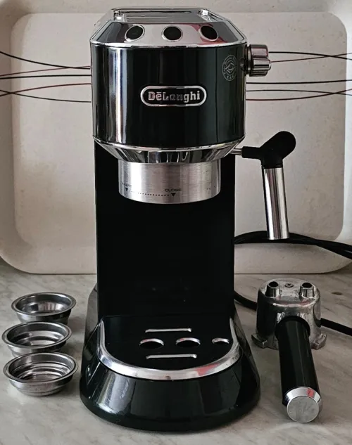 Machine a Café Delonghi Dedica