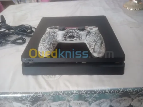 Playstation 4 slim flaché m3amer bles jeux très propres 