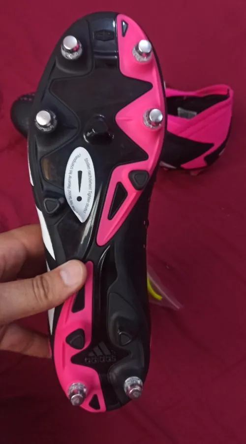 Soulier de foot حذاء رياضي