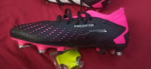 Soulier de foot حذاء رياضي