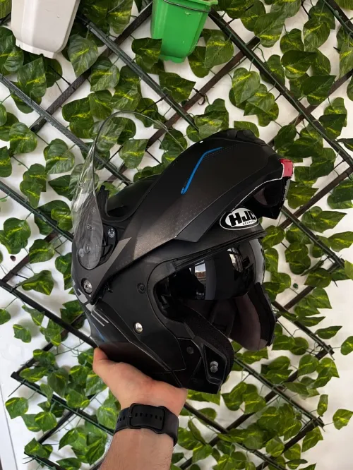 Casque HJC en trés bonne état Taille yet7el complet w fih double visière 