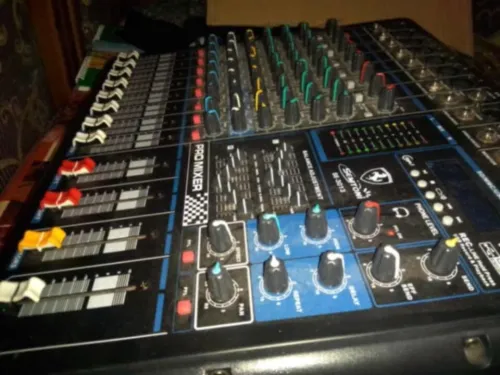 Table de mixage amplifiée + amplificateur