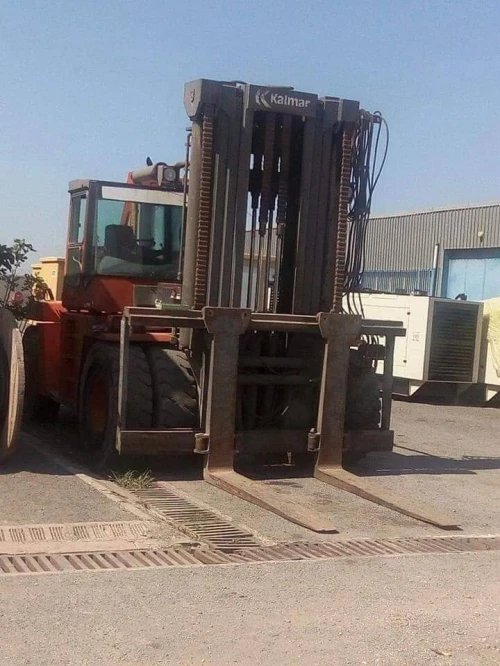 Location engins clark et grue tt tonage 