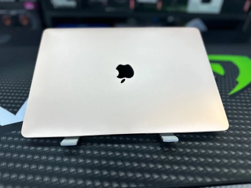 MacBook 2020