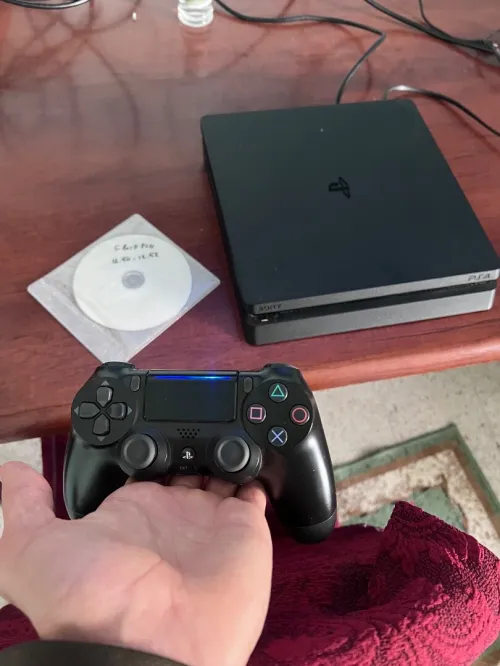 Play 4 slim flache version 12:50 jamais ouvert