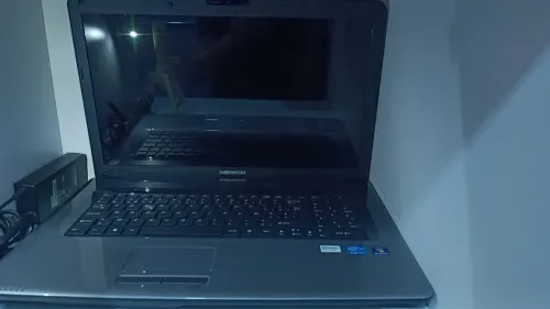 LAPTOP i3-2350M / 12GB RAM / 256GB SSD + 500GB HDD / Dolby Audio / Medion Akoya