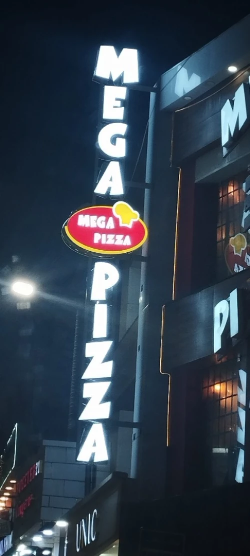 Les panneaux publicitaires اللافتات الاشهارية