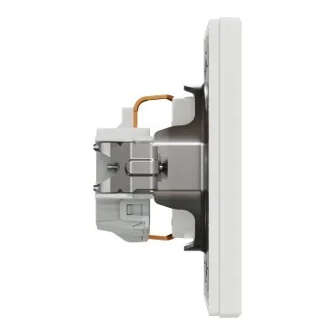 Single 2P+E (side earth) 16A IP20 WHITE