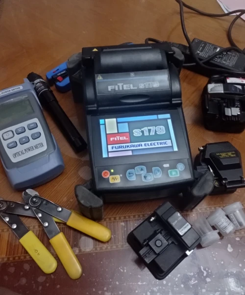 Soudeuse de fibre optique fitel s179