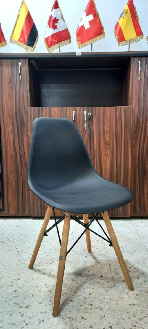 Chaise scandinave IMPORTATION multi-couleurs
