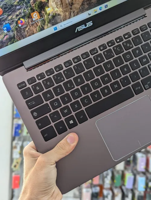 ASUS ZENBOOK  I7 8TH  8GB 512 SSD  FULL HD 14"