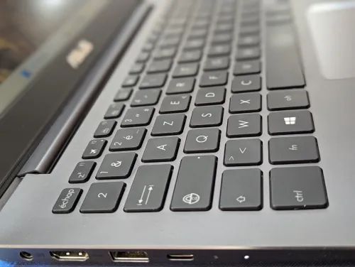 ASUS ZENBOOK  I7 8TH  8GB 512 SSD  FULL HD 14"