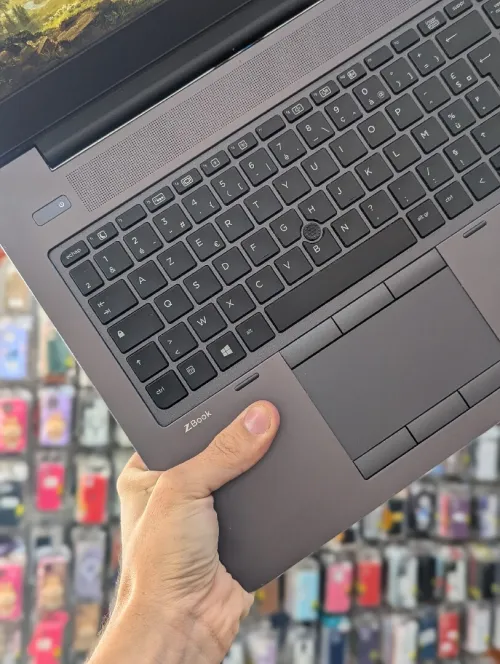 HP ZBOOK 15 G3  I7 6820 HQ 16 GB 512 SSD  NVME NVIDIA QUADRO M200M