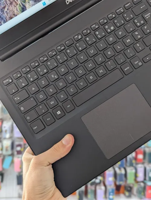 DELL Latitude 3500  I5 8265U 8GB RAM 256 SSD 15.6 POUCE