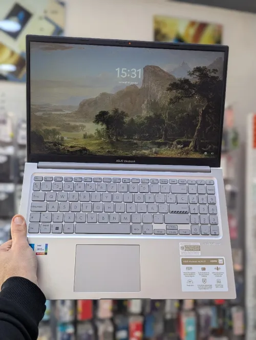 ASUS VIVOOBOOK I5-1235U 16GB 512 SSD  FULL HD 15.6"