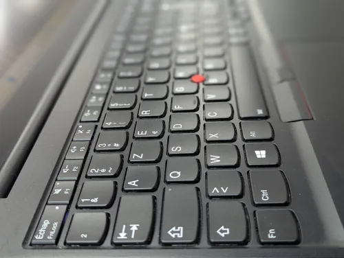 LENOVO THINKPAD E15 GEN 2 AMD RYZEN 5 4500U 8GB 256 SSD FULL HD 15.6 "