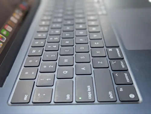 Appel MacBook air 2022 13.6 M2 8GB 256 SSD BLEU TITANUM