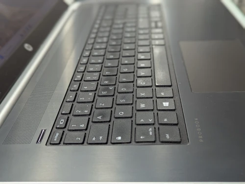 HP PROBOOK 470 G5 I5 8250U 8GB 240 SSD Nvidia GeForce FULL HD 17.3"