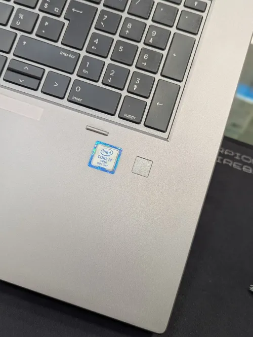 HP ZBOOK 17 G5  I7 8850H 32GB 512 SSD FULL HD NVIDIA QUADRO P4200 8GB  17.3"
