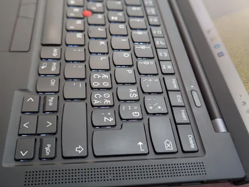 LENOVO X1 CARBON GEN 9 I5-11TH GÉNÉRATION 16GB RAM 256 SSD ECRAN FULL HD