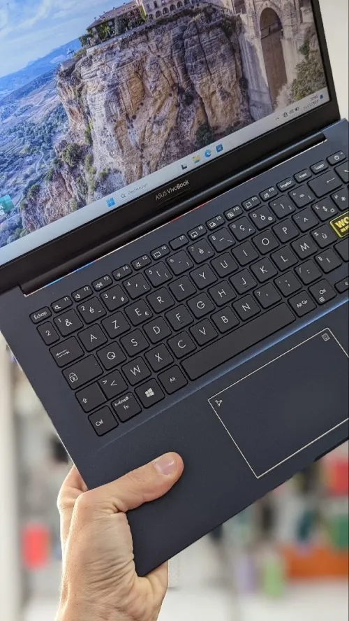 ASUS vivobook 14 AMD RYZEN 5 4500U 16GB 512 SSD 14 POUCE FHD 