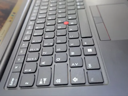 LENOVO THINKPAD E14 GEN 5  AMD RYZEN 5 7530U 16GB 512 SSD FULL HD 14 "