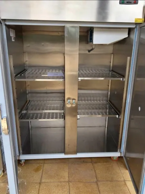ARMOIRE REFRIGEREE EN INOX POSITIVE ET NÉGATIVE