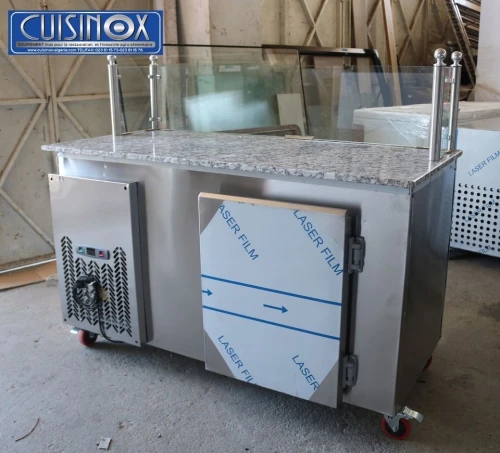 TABLE REFRIGEREE AVEC UN DESSUS MARBRE/ GRANIT OU INOX 
