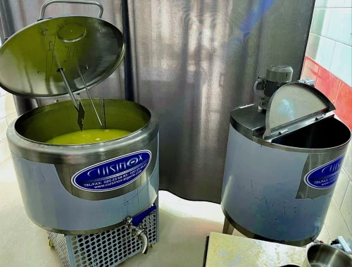 CUVE EN INOX POUR L'INSUSTIRE AGRO-ALIMENTAIRE, PHARMACEUTIQUE ET COSMETIQUE