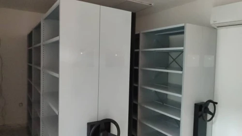 Réalisation et montage sur site Rayonnage Métallique professionnel mobile pour salle d'archive