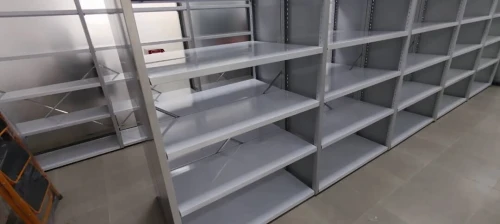 Réalisation et montage sur site Rayonnage Métallique fixe professionnel pour salle d'archive 