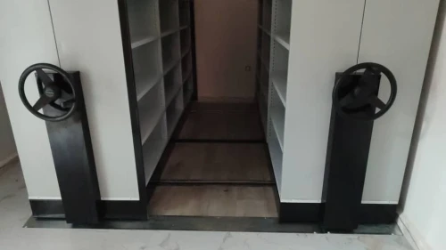 Réalisation et montage sur site Rayonnage Métallique professionnel mobile pour salle d'archive