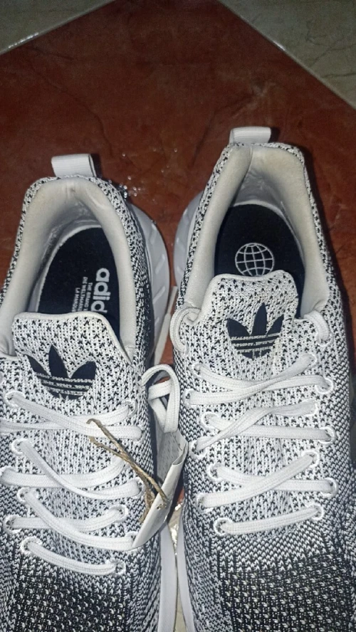 Chaussures foot et sport Adidas original 