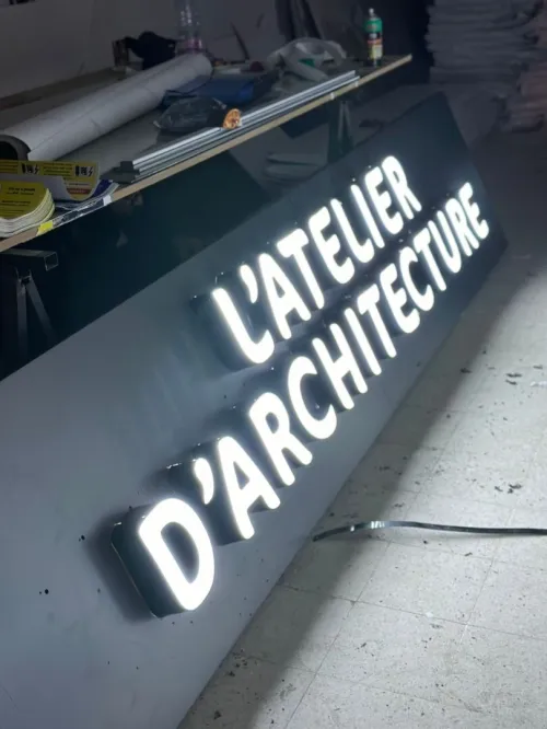 Enseigne lumineuse avec lettre emboiter 3d