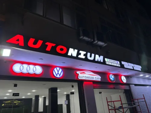 Enseigne lumineuse avec lettre emboiter 3d