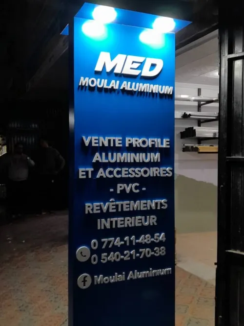 Enseigne lumineuse avec lettre emboiter 3d
