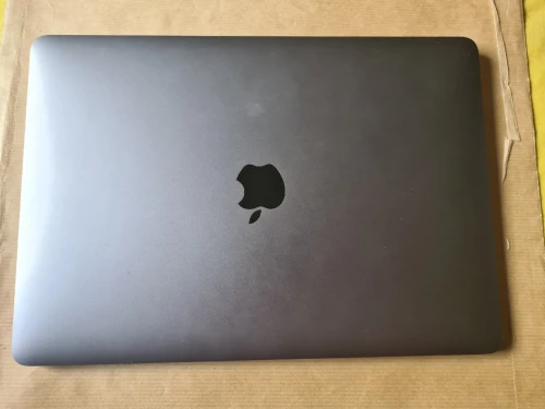 MacBook Air M1 2020 icloud A2337