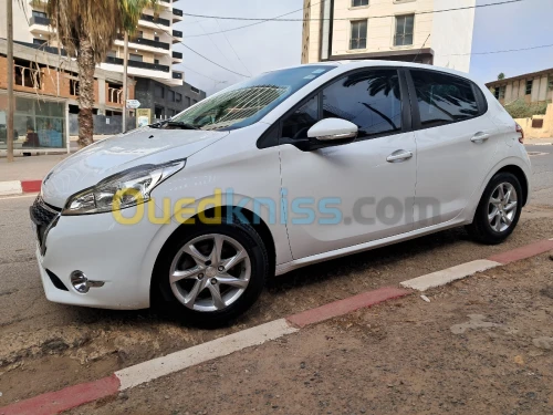 Peugeot 208 2015 Allure