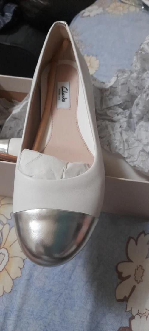 Ballerines blanche et bout argenté  jamais portés 