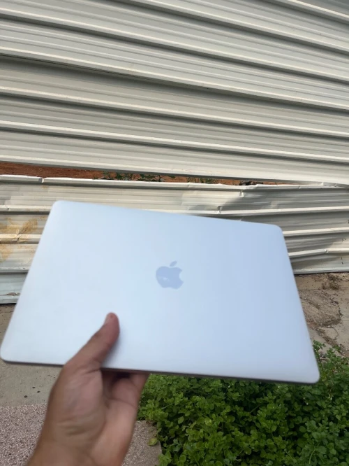 MacBook M2 2022