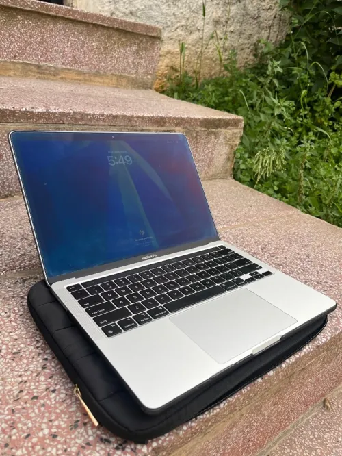 MacBook M2 2022
