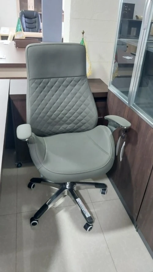 LES CHAISES