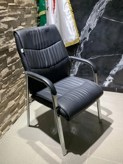 LES CHAISES