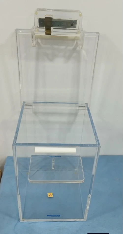 Caisson de sécurité et de protection en plexiglas