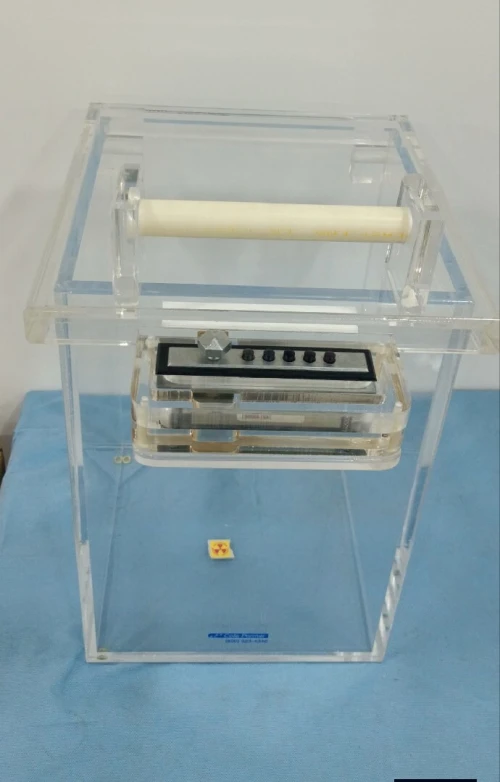 Caisson de sécurité et de protection en plexiglas